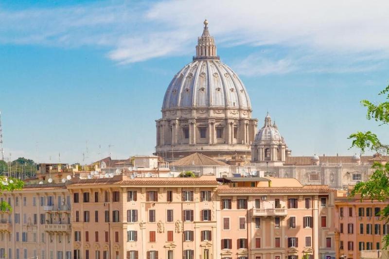2 Vatican St Peter's Daniele apartment Barone — отель с удобным расположением в Риме