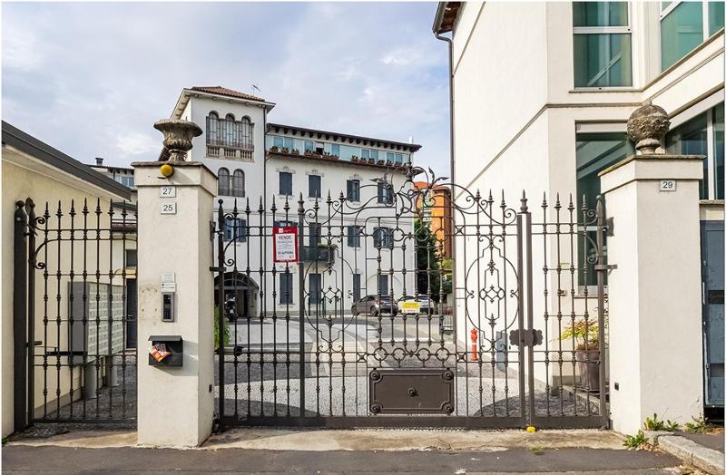 LUX Apartment 2 Milano Metro M2 — комфортный отель в Милане