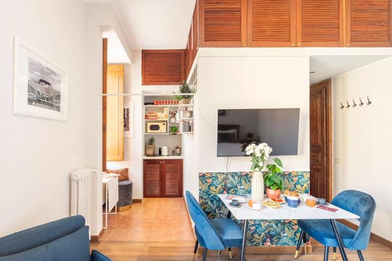 4 Townhouse by the Spanish Steps — отель с удобствами в Риме