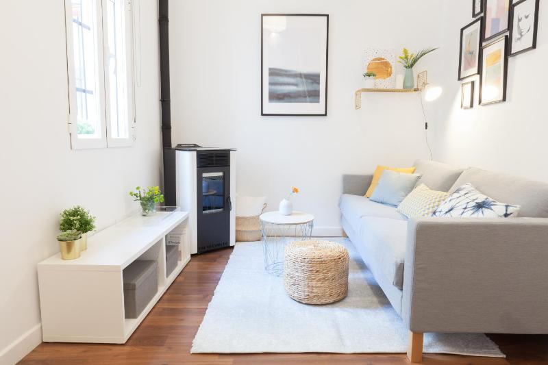 Juan de Olias, tranquilo duplex en zona Santiago Bernabeu-Estrecho — отель с удобным расположением в Мадриде
