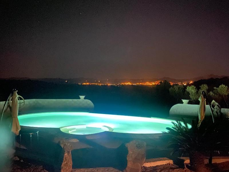 Lu Cuccumiau ad Arzachena - Rustico B&B con piscina