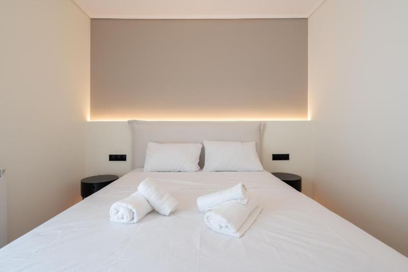 J425 2BR Coastal Retreat Close to Everything! — забронировать отель в Афины