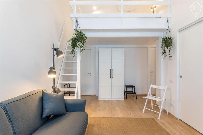 Bright studio flat in Oltrarno — комфортный отель в Флоренции