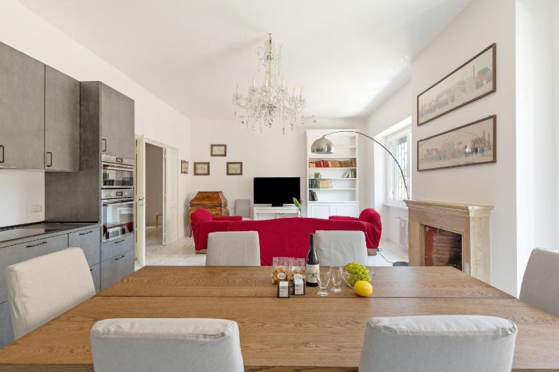 Bright and Spacious Family Apartment in Parioli — отзывы гостей и цены