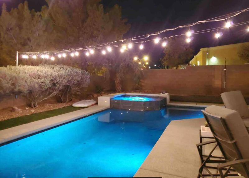 Цены на Radiant Retreat - Spotless Home with Warm Jacuzzi Escape в Лас Вегасе
