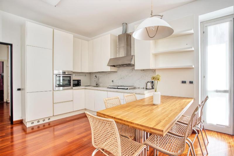 JOIVY Trendy apt near Sforzesco Castle — забронировать отель в Милане