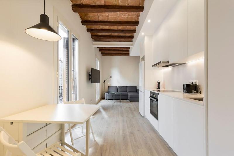 Цены на Modern and bright apartment well located in Gracia в Барселоне