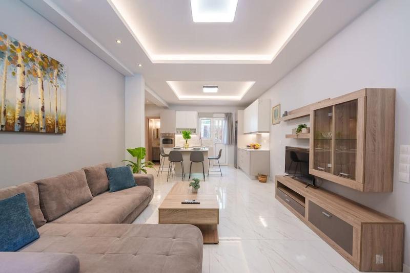 Spacious 3-Bdrm Aprt at Athens Center! — отель в Афины, Греция