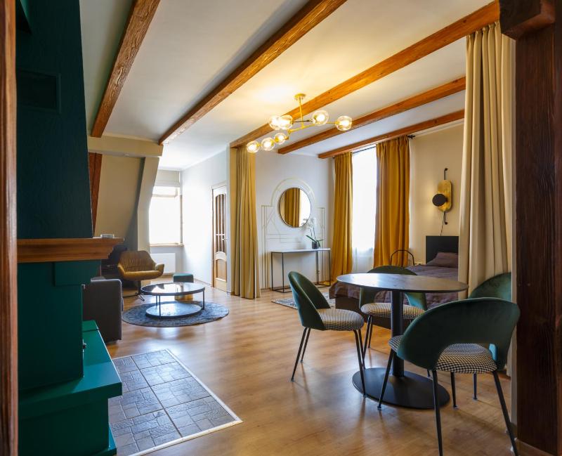 Red Rooftop apartment in the Heart of Riga — забронировать отель в риге