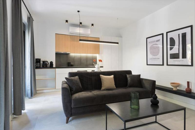 Academy Elegant Apartment #201 — забронировать отель в Афины