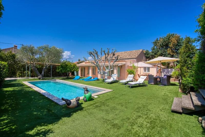 Villa avec piscine dans le centre ville — отзывы гостей и цены