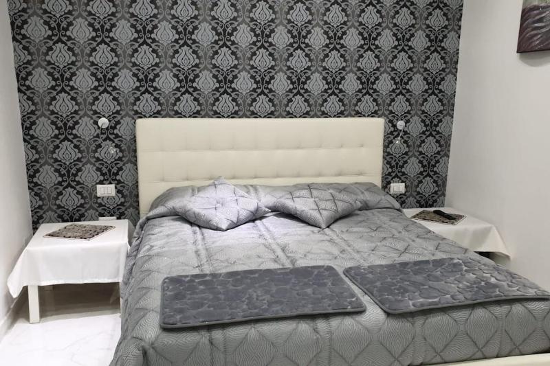 Room black — отель с удобным расположением в Неаполе