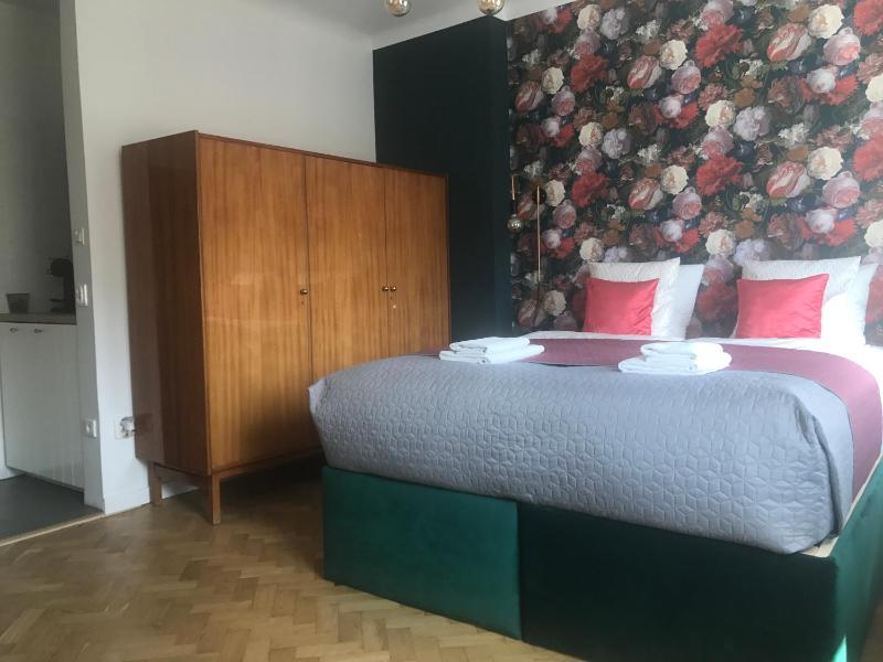 Apartament MOOD pl. Zbawiciela — отель с удобствами в Варшаве