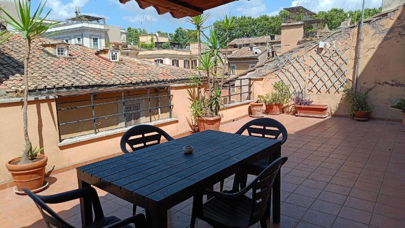 Cozy apartment in Rome Trastevere — забронировать отель в Риме