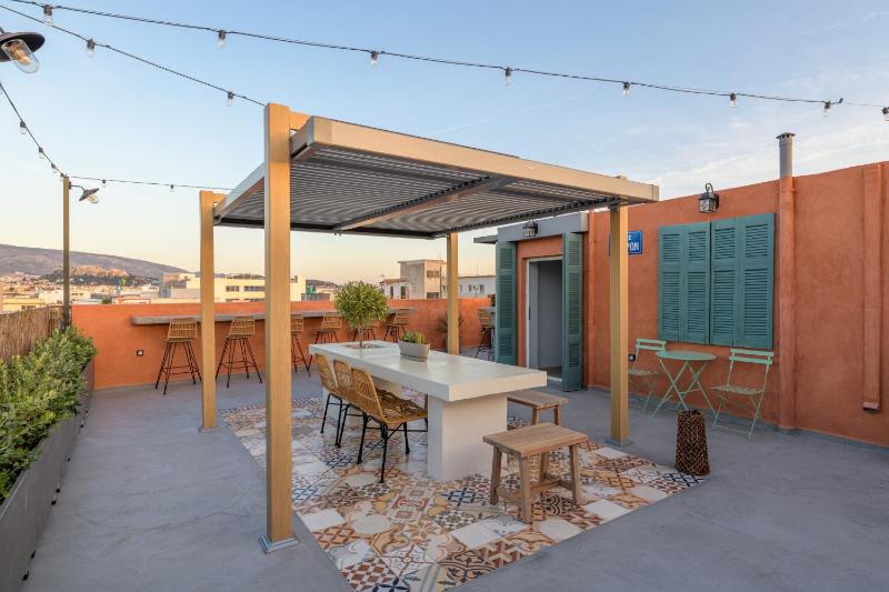 Plato's Academy Acropolis Terrace Condos — отель с удобствами в Афины