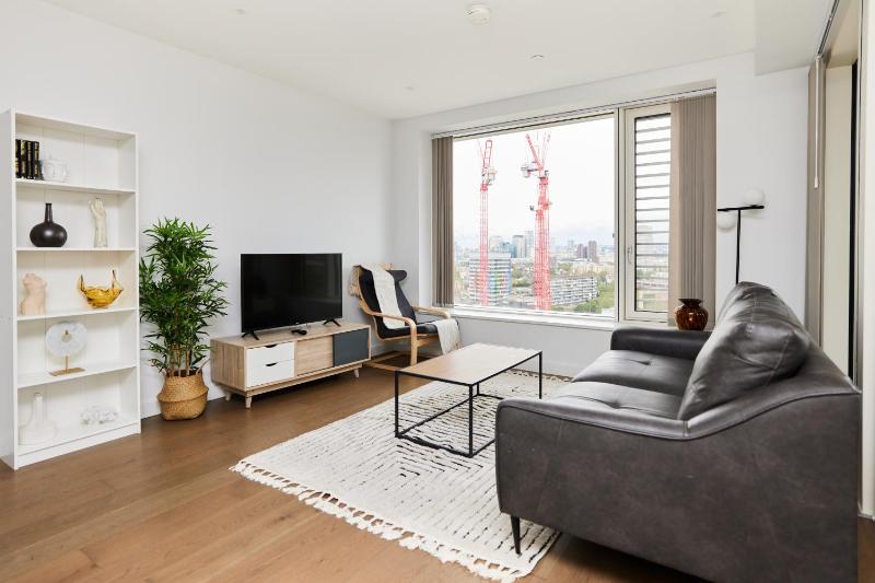 The Elephant and Castle Escape - Cozy 2BDR Flat with Balcony — комфортный отель в Лондоне