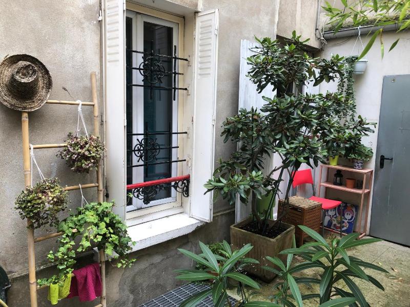 Studio "Maryline Style" Sejours a petits prix-Canape Lit Japonais Convertible pour 1 ou 2 personnes - Rez de Chaussee ,Calme ,Vue sur Patio Prive Ombrage - Metro Brochant et Porte de Clichy — отель с удобствами в Париже