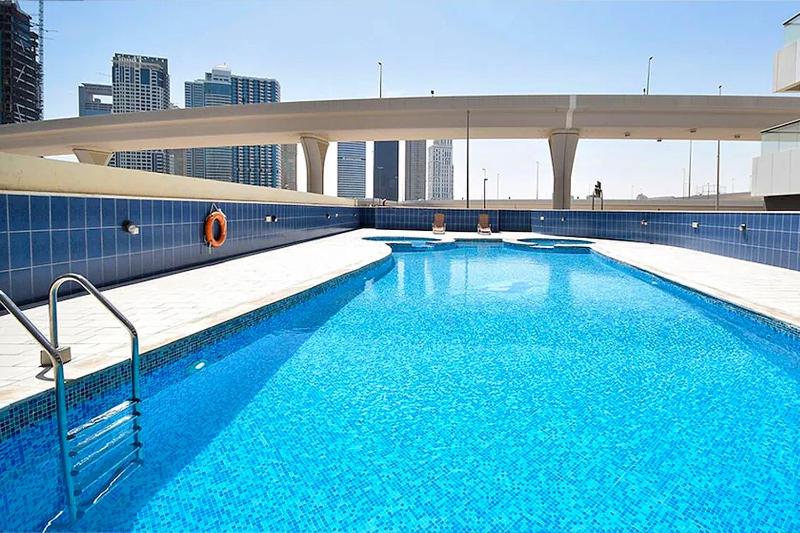 Urban Caves - Chic Apartment With Balcony Near The Walk JBR — отель с удобствами в Дубае