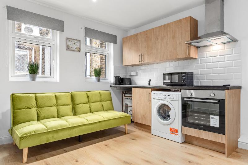 1 BR Flat in Canary Wharf- 02 — отель с удобствами в Лондоне