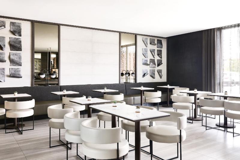 AC Hotel by Marriott Miami Airport West/Doral — забронировать отель в Майами
