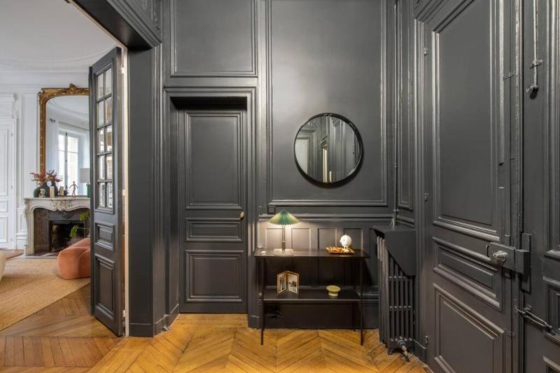 Haussmannien 156m2 avec balcon filant — отель в Париже, Франция