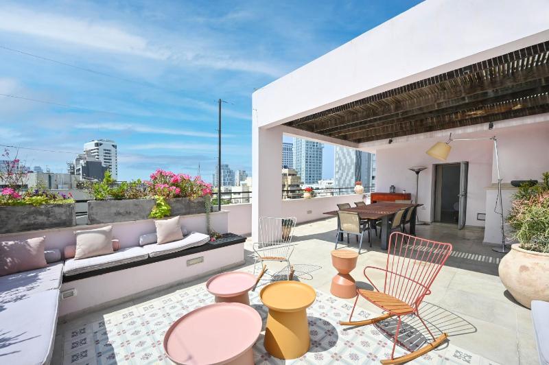 Spanish Patio 3BR penthouse by HolyGuest — отель с удобным расположением в Тель-Авиве