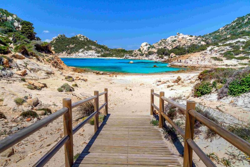 MADA27 a La Maddalena - Spazioso appartamento con patio