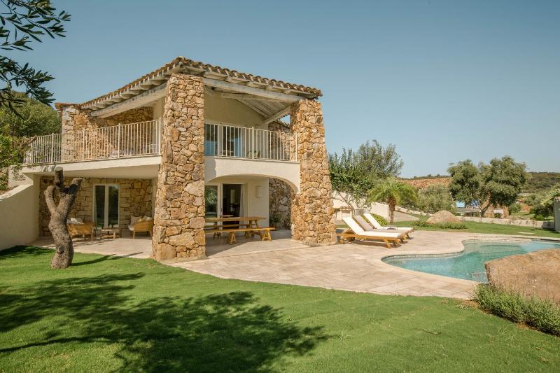Villa Mandorlo a Costa Rei - Lussuosa Villa con Piscina