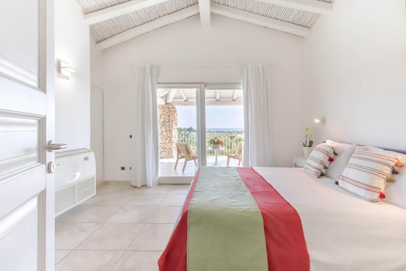 Villa Mandorlo a Costa Rei - Lussuosa Villa con Piscina