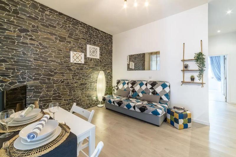 Modern Rustic Apartment in Graca by LovelyStay — комфортный отель в Лиссабоне