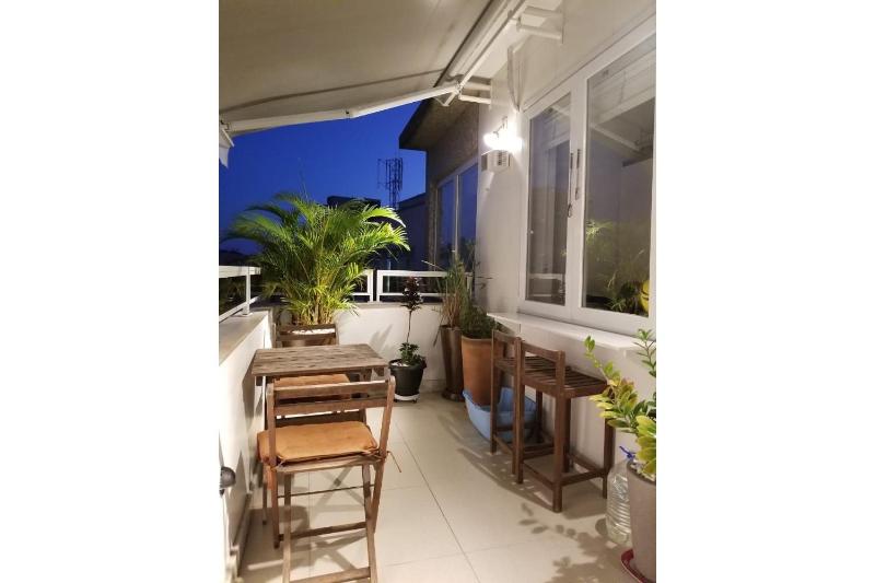 Top floor with balcony in Copacabana — отель с удобным расположением в Рио