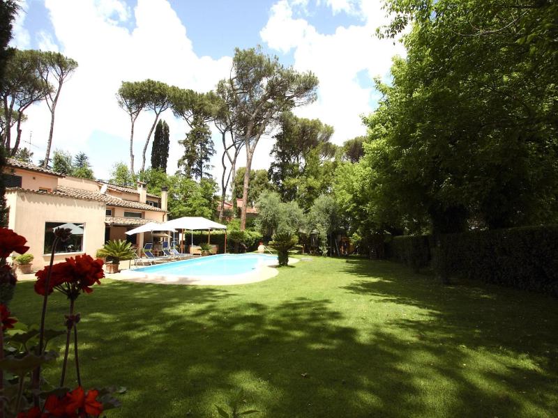 Appia Antica 2BR with swimming pool — комфортный отель в Риме