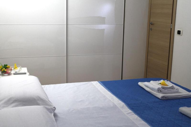 Rooms 166 — отель с удобствами в Неаполе