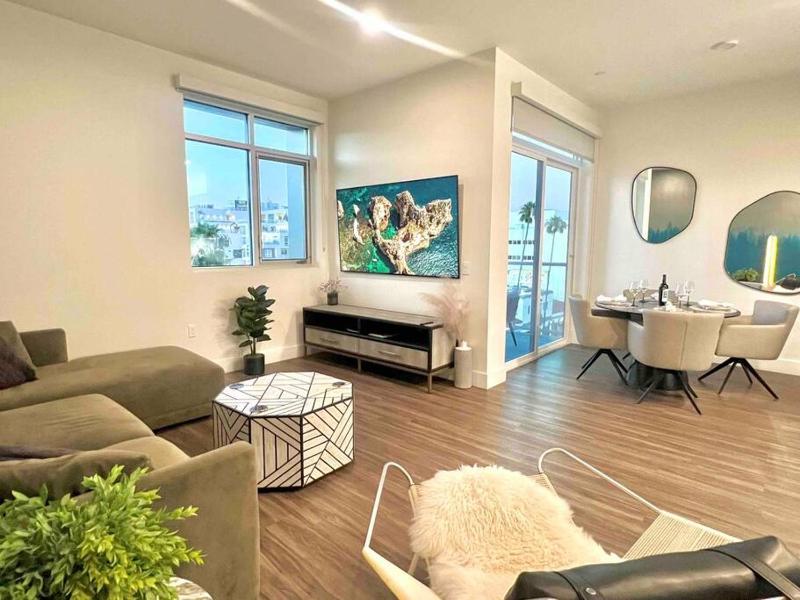 New Designer Corner Penthouse 2 Bedroom w/ 3 Beds — отзывы гостей и цены