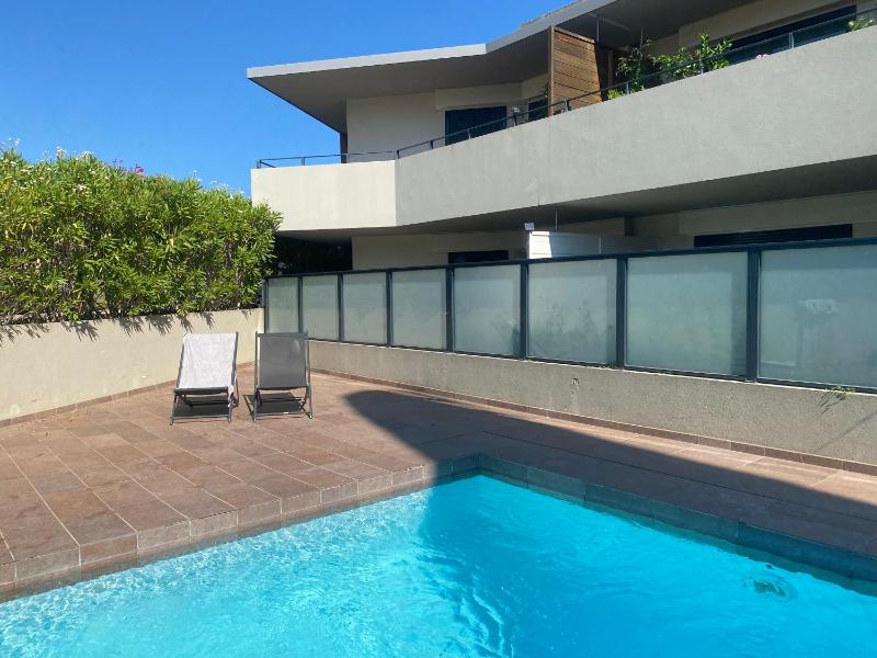 Nice, splendide appartement 4p residentiel, terrasse vue piscine , Garage — комфортный отель в Николь