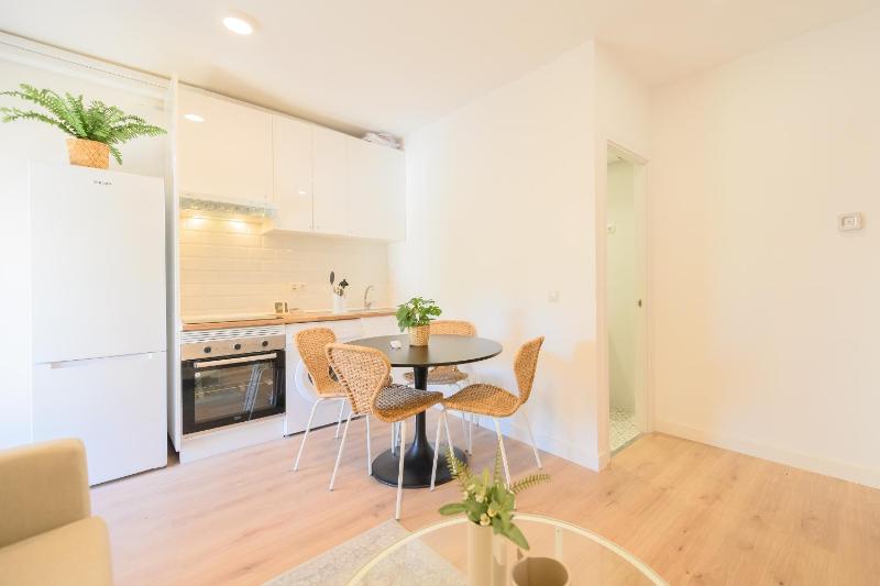 For You Rentals Acogedor Apartamento TEMPORAL en Madrid SAZ31 — отель с удобным расположением в Мадриде
