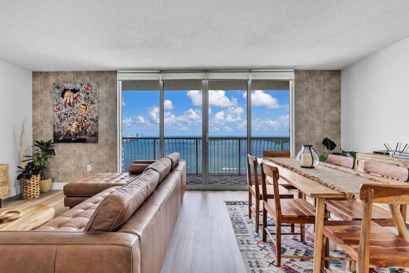Dreamy Oceanfront Highfloor Corner Unit 2and2 plus Den — отзывы гостей и цены
