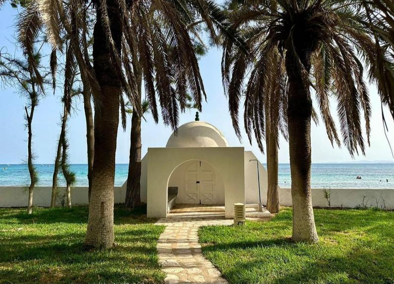 Villa La Corniche (Pied dans l'eau) — отель с удобствами в Хаммамете
