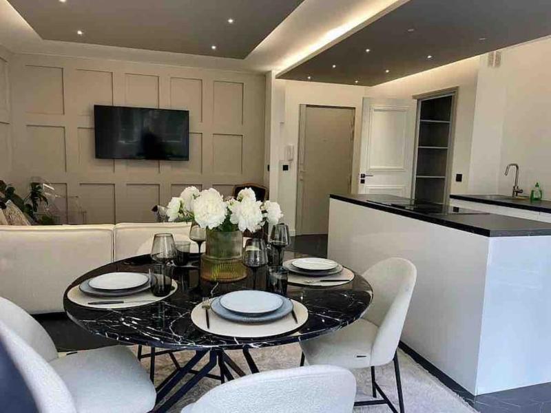 Appartement luxe 2 pieces proche Tour Eiffel — забронировать отель в Париже