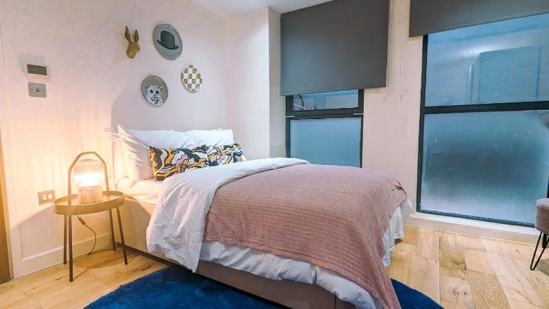 Spacious apartment in Trendy Hackney — отель с удобным расположением в Лондоне