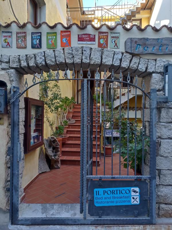 B&B il Portico a Orgosolo - Accogliente Oasi nel Cuore