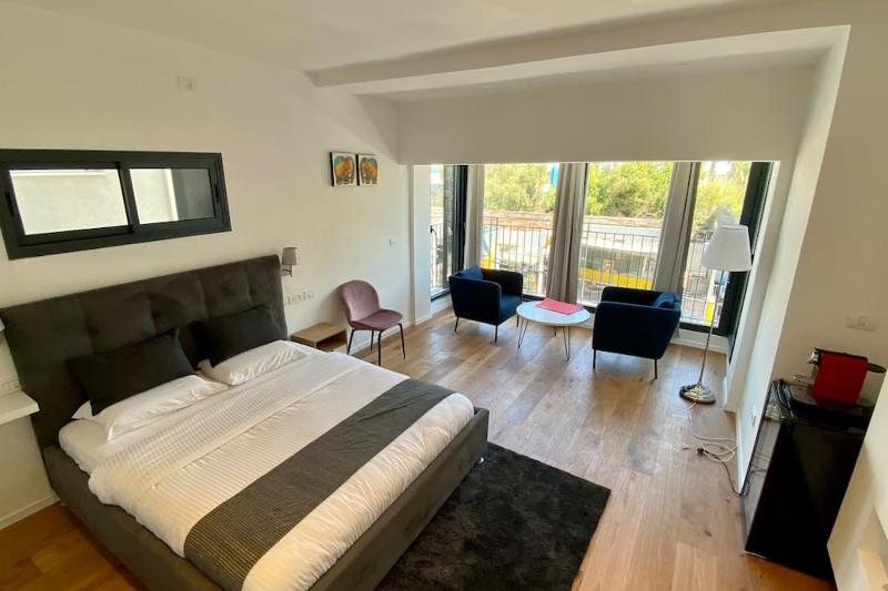 Цены на The Old North and the Sea Luxury suite в Тель-Авиве