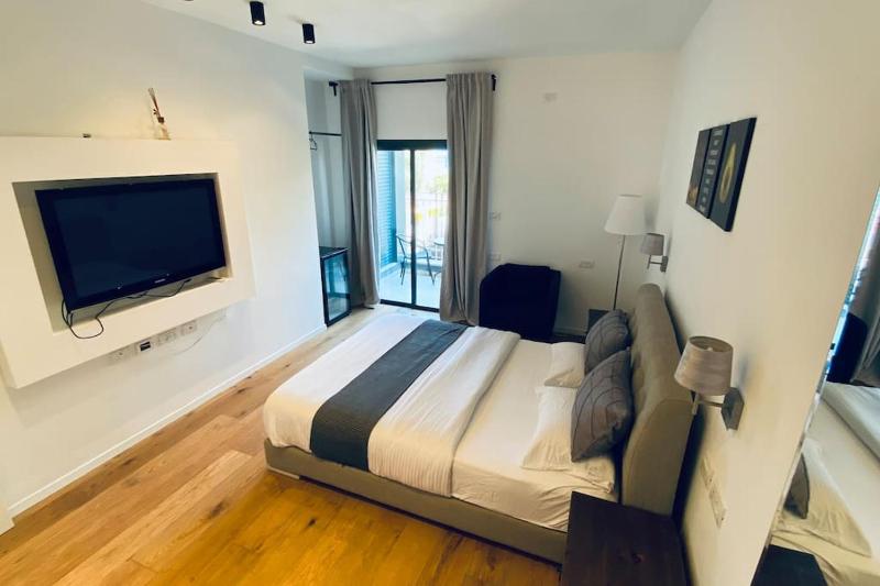 The Yermiyahu and Beach Luxury suite - old — забронировать отель в Тель-Авиве