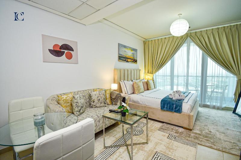 Brand New Studio Apt - Near JLT Metro — отель с удобным расположением в Дубае