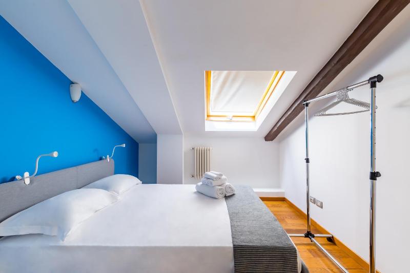 Attico al Duomo by Napoliapartments — отель в Неаполе, Италия