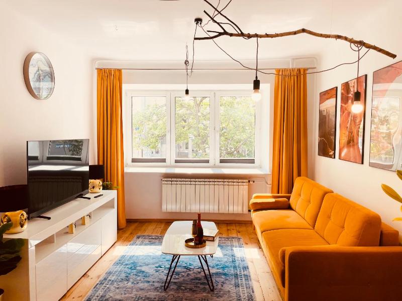 4 Bedroom Apartment in City Centre - 68m2 — отель в Варшаве, Польша