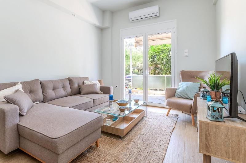 Cozy 2BD Beachfront Escape In The Heart Of Glyfada — комфортный отель в Афины