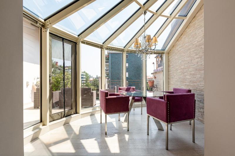 Lovely Milan Apartment - w/ Terrace — отель с удобным расположением в Милане