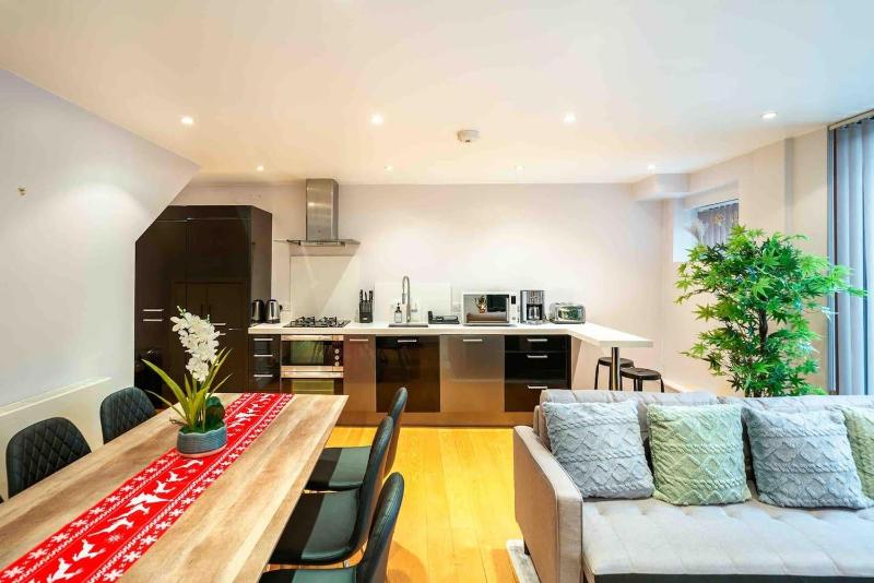 Immaculate 1-Bed House in London — отель с удобствами в Лондоне