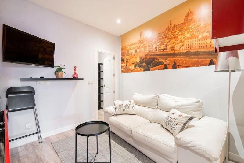 Nice flat in Malasana, near Gran Via-ESCOR — отель с удобным расположением в Мадриде